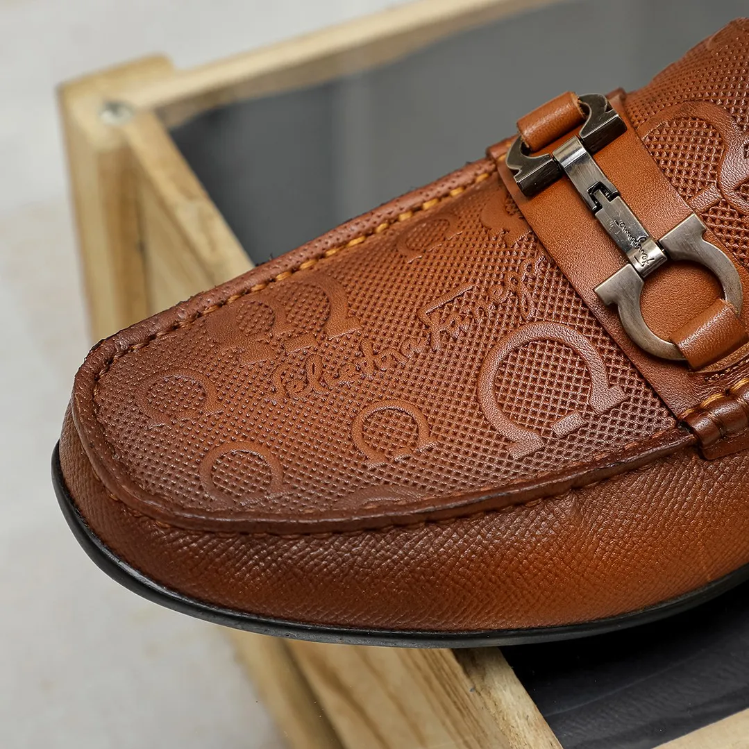 Men's shoes 💰360 🕷🕷【Ferragamo】Ferragamo Popular fashionable casual slip-on shoes🇨🇳Official website counter 1:1 production, original mold opening💯Good quality visible, imported high-end first-layer calfskin, luxurious pigskin lining🌿Very clear texture, high-quality waterproof, non-slip and wear-resistant outsole🎋High quality and low price, truly handmade🍓2 colors, code number 38-45